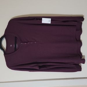 Juniors' SO® Long Sleeve Henley Tee. New with tags